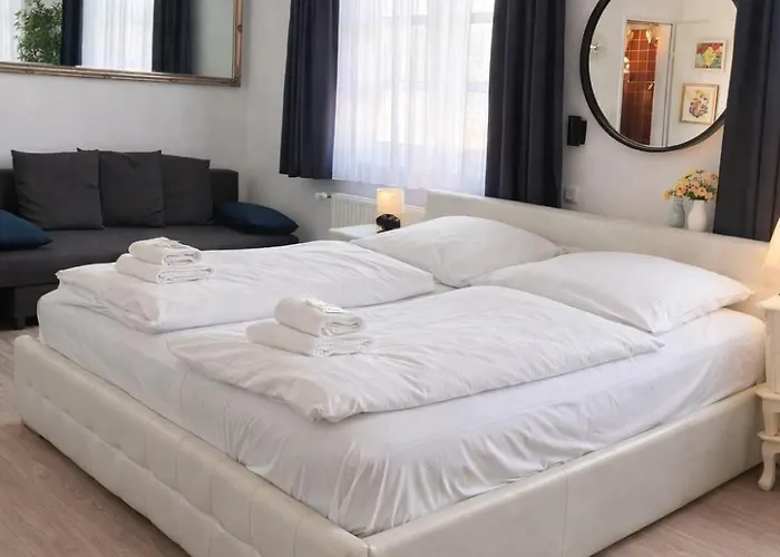 Zum Hotel 2*