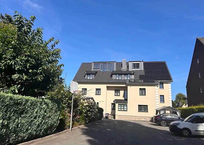 Zum Hotel